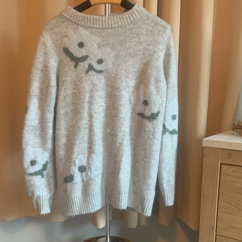 MARKET & SPRUCE Gray Sweater with Green Accents - Picture 2 of 5